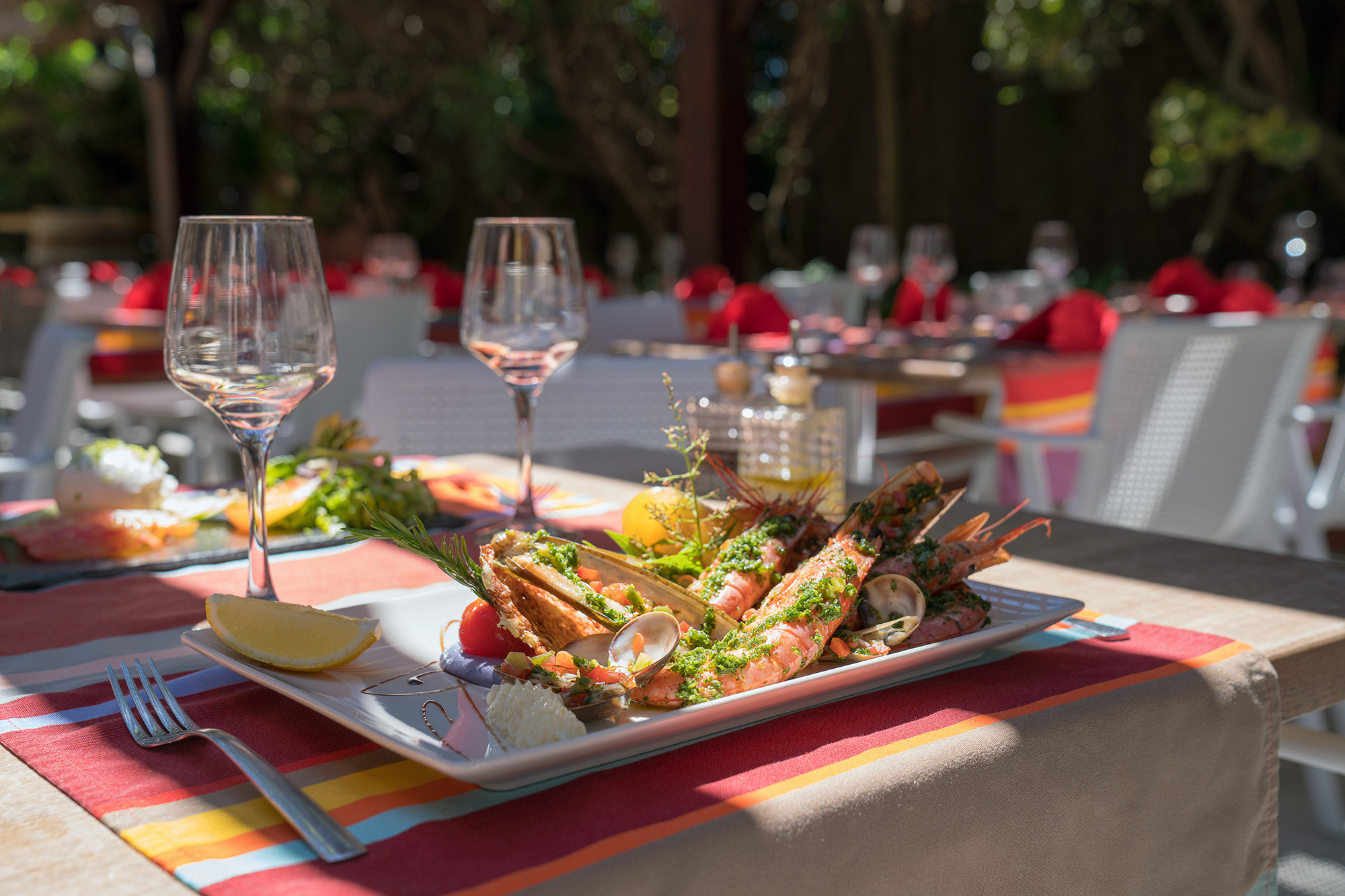 Le Brasilia campsite, place du village square, restaurant facilities, seafood platter